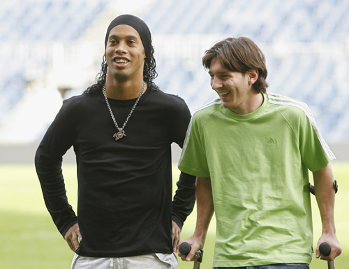 英足总官方：指控热刺后卫罗梅罗被红牌罚下后对裁判做出过激行为（英足总公告：热刺后卫罗梅罗红牌离场后对裁判行为过激，已被指控）