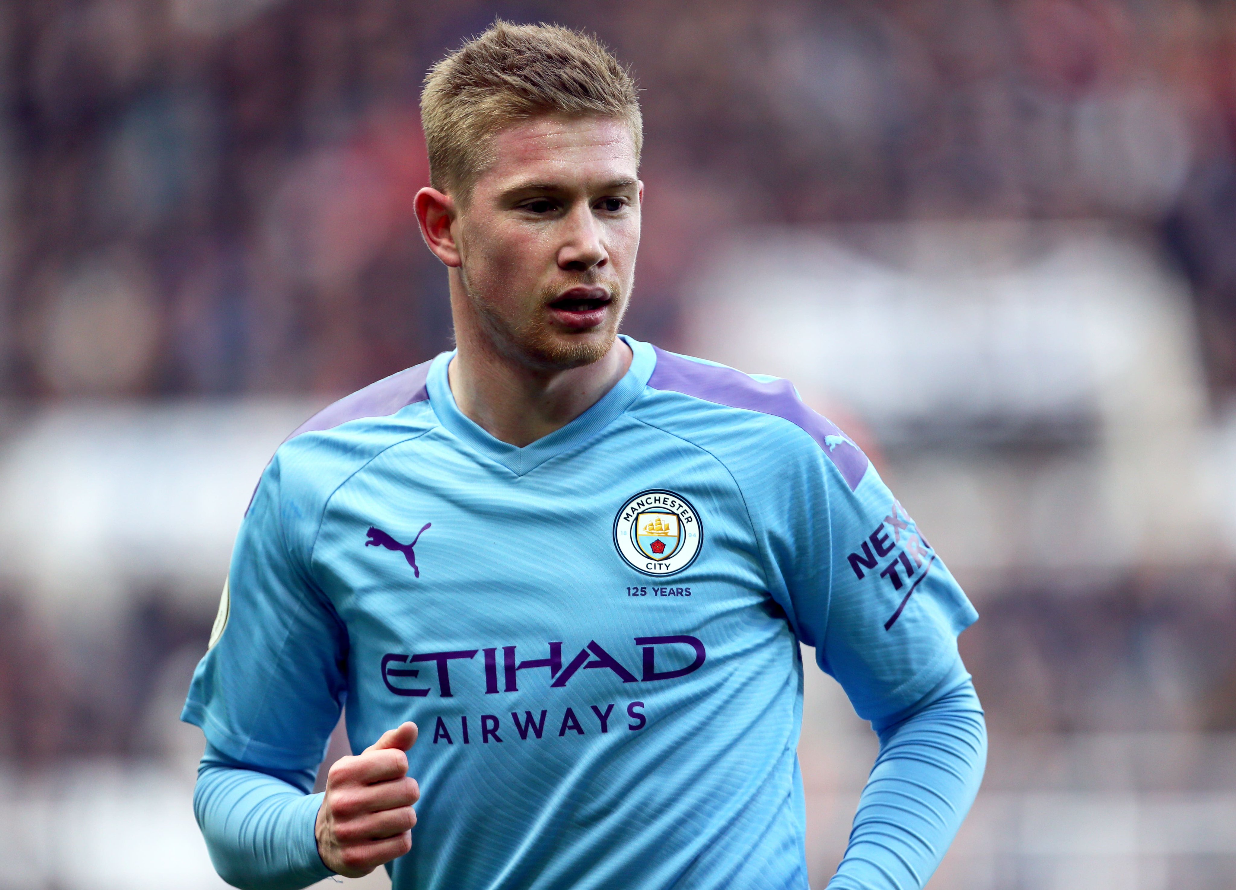 布莱顿发布三笘薰手持二战时日本侵略者照片的图片，如今已删除道歉但限制评论