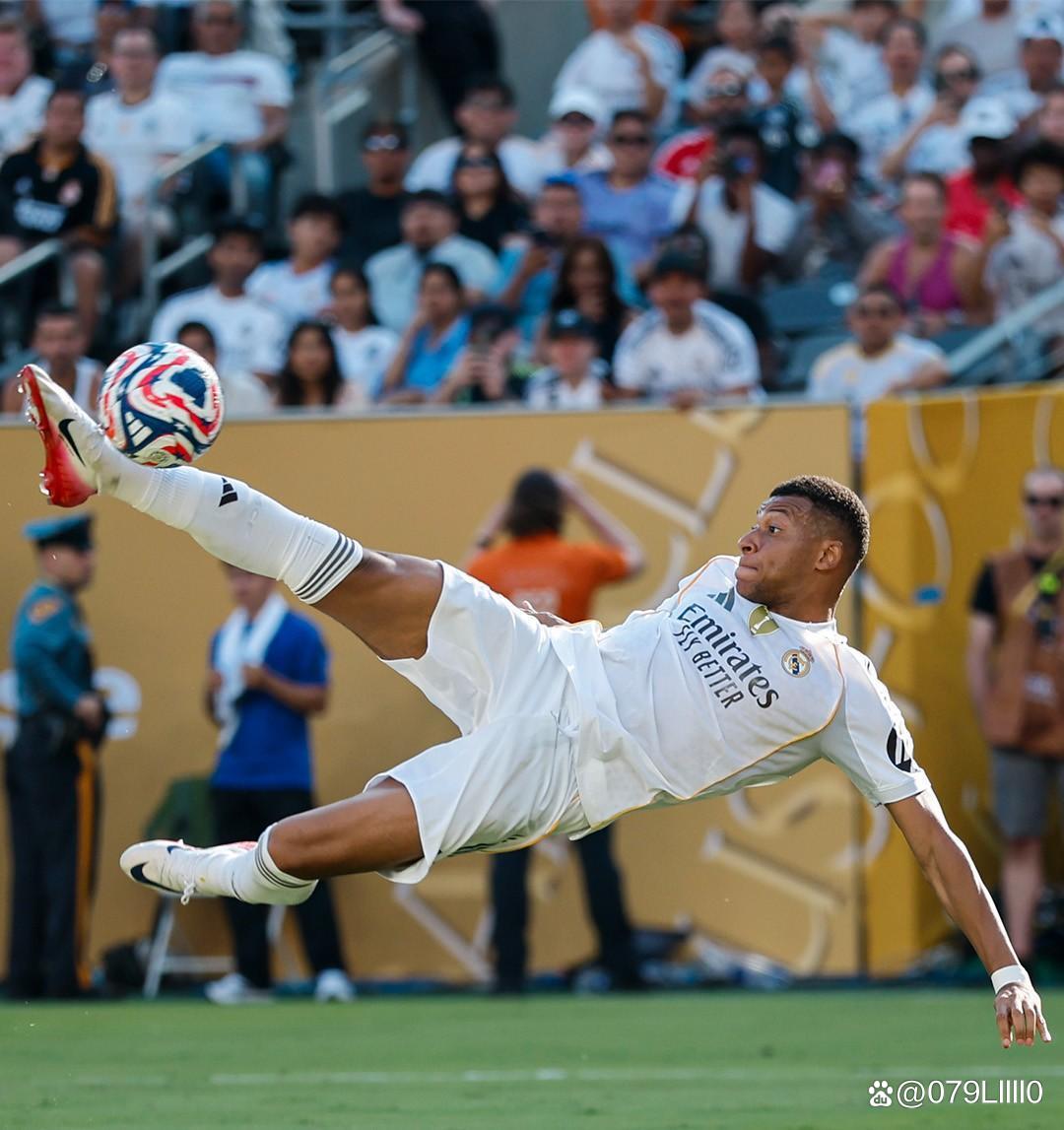 全市场：意甲多家俱乐部有意齐尔克泽，曼联尚未批准其离队（全市场：意甲多队追逐齐尔克泽，曼联暂未同意放行）