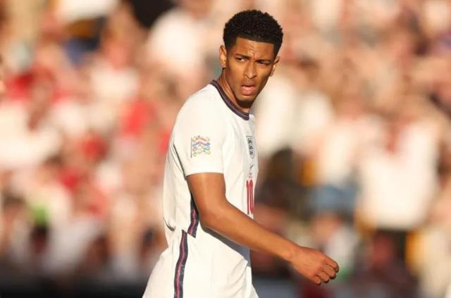 攻陷王子公园，拜仁是首支欧冠客战巴黎取得三连胜的球队（王子公园三度失守，拜仁创欧冠客战巴黎三连胜首例）