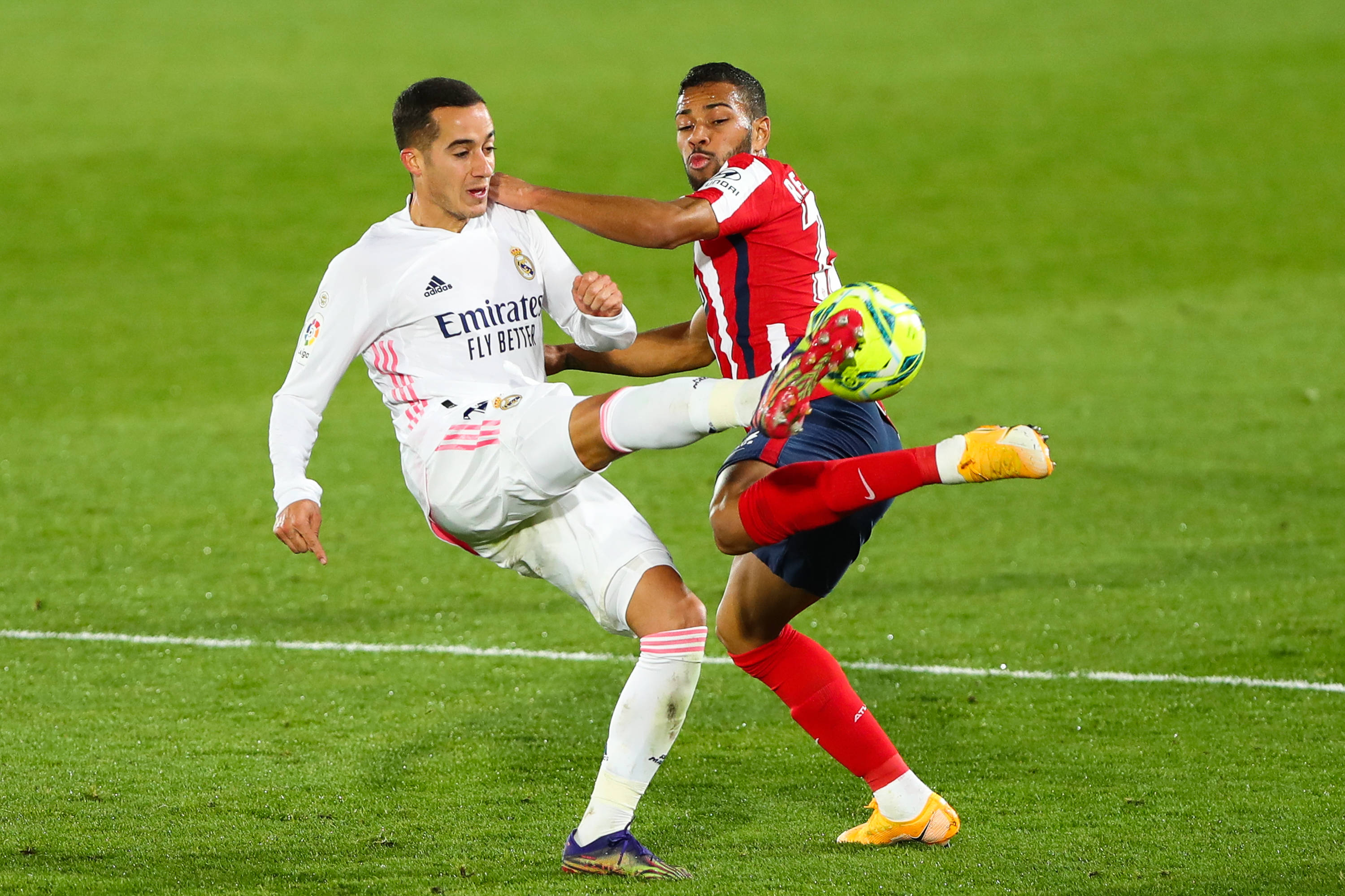 弗兰克：西蒙斯红牌上诉很难成功，范德芬的防守选择没有问题（弗兰克称西蒙斯红牌申诉胜算渺茫，范德芬的防守决策并无不当）