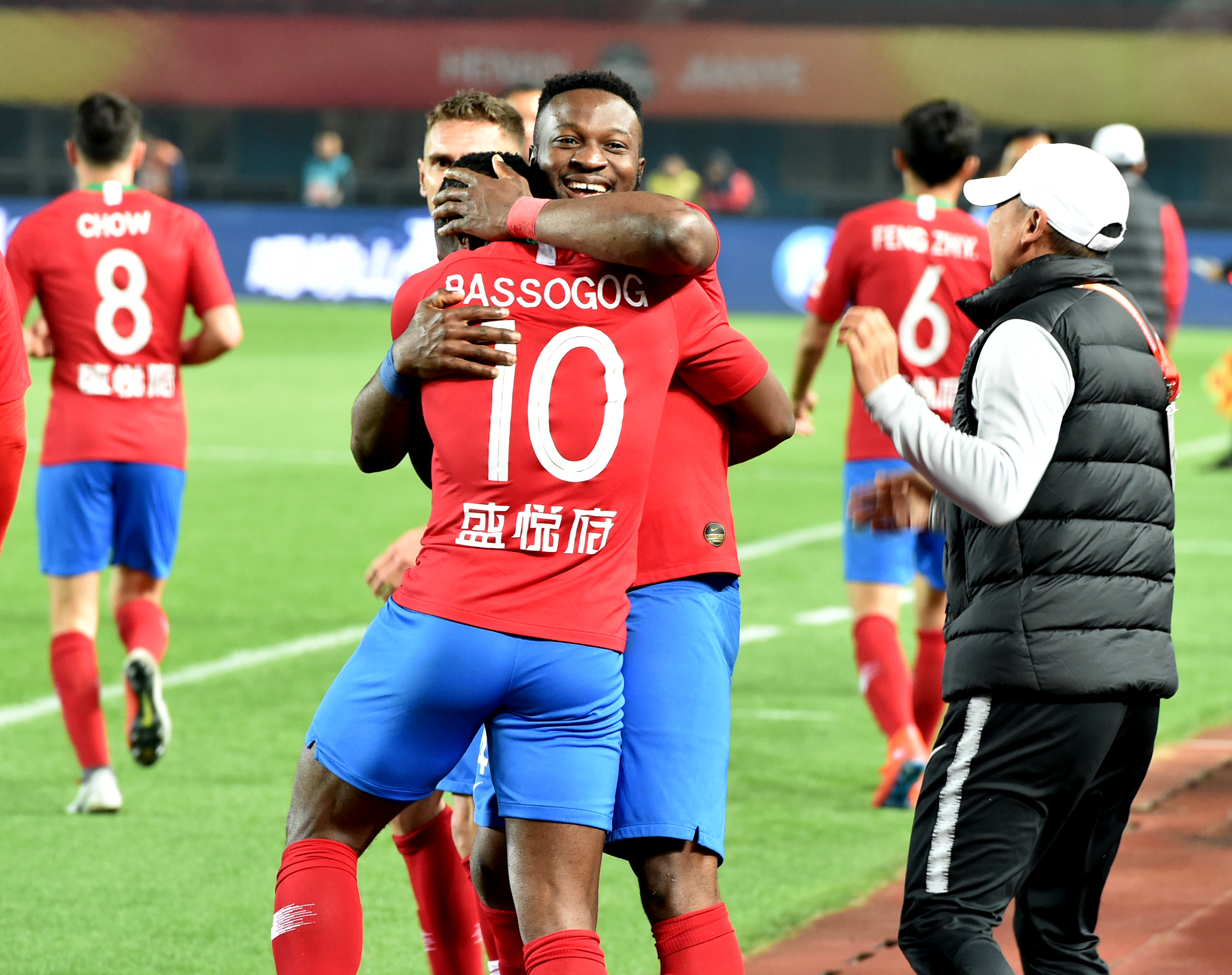 队报球迷票选2025年度11人：中前场巴萨占3席，锋线姆巴佩+登贝莱（队报球迷评选2025年度最佳11人：巴萨中前场占三席，锋线姆巴佩联手登贝莱）